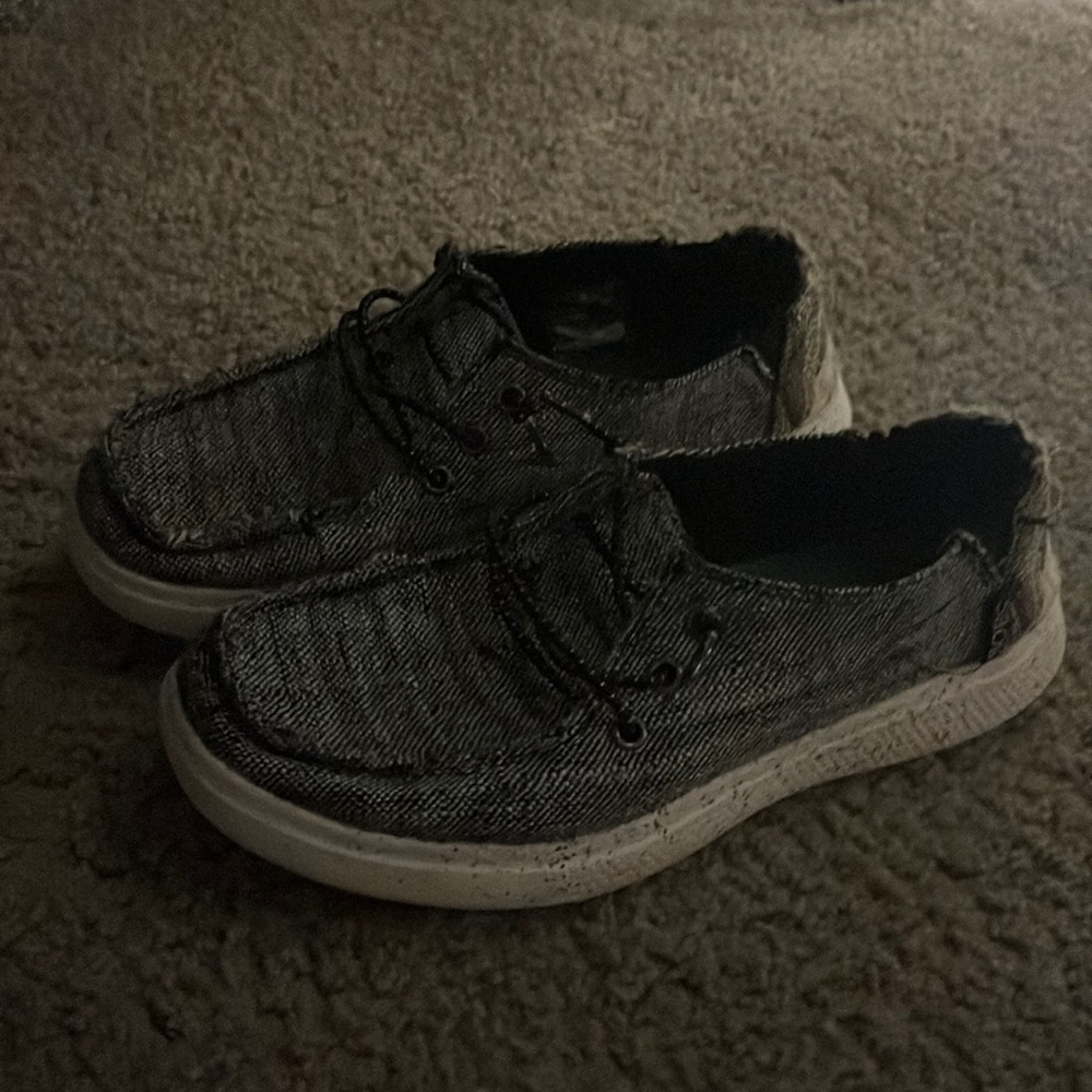BOBS size 6 in women’s